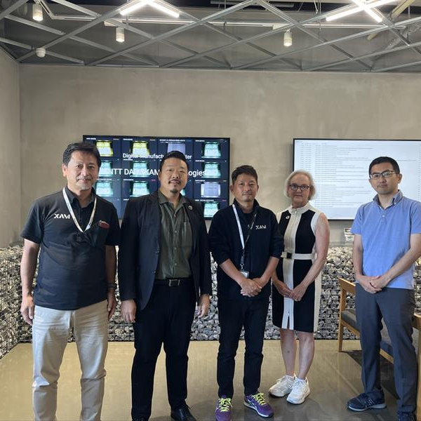 ASTM Center of Excellenceによる日本でのAM認証対話に参加するプロメシアン代表 古賀洋一郎と業界関係者が工場視察する様子