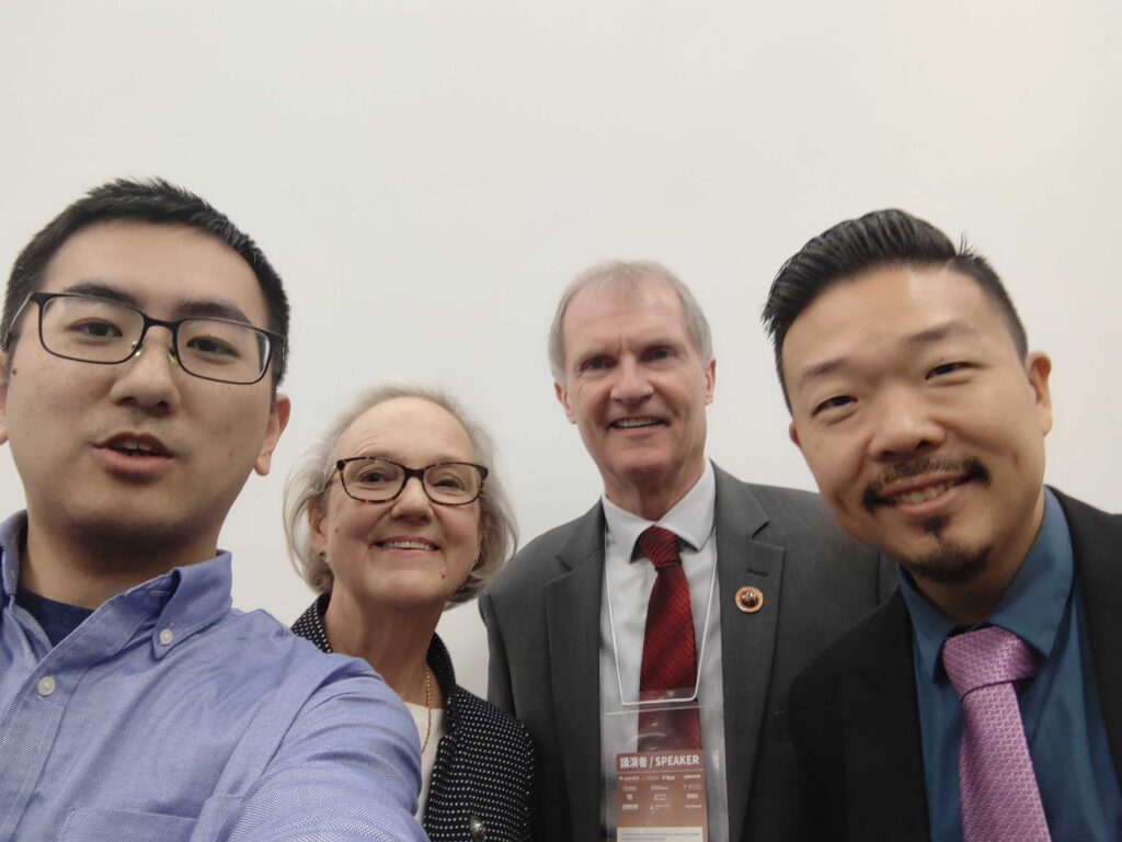 DSC_1205 ASTM関係者との記念撮影|AM品質保証講演後の交流の様子